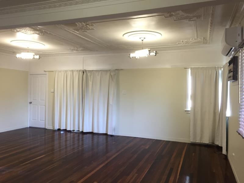 305 East Street, Depot Hill QLD 4700